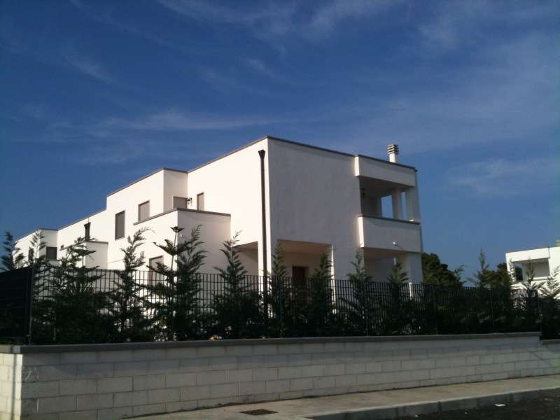 MZ  aam 519  In Affitto, villa a schiera in Via Madrid Brindisi/Nice attached villa to rent in Brindisi