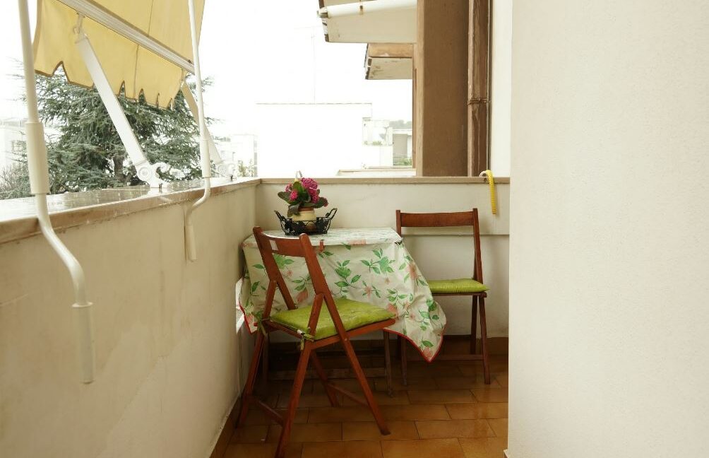 BALCONY 2